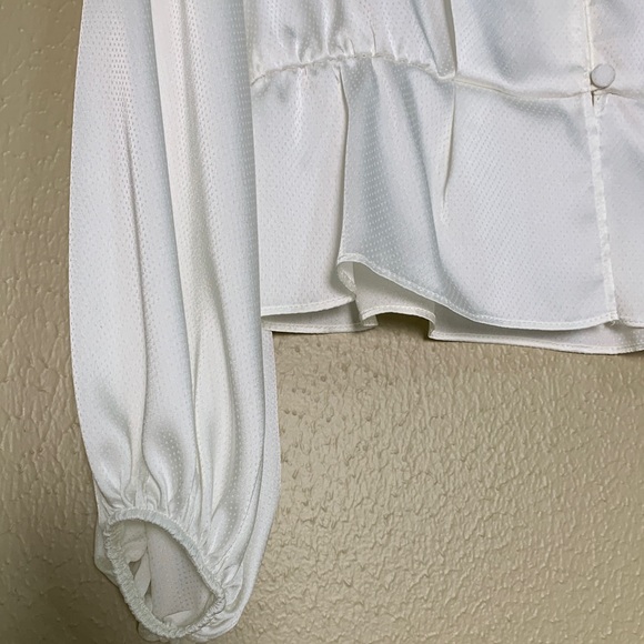 Topshop Women’s Button Cropped Long Sleeve Peplum Blouse Ivory Satin Size US‎ 6 - Picture 3 of 8